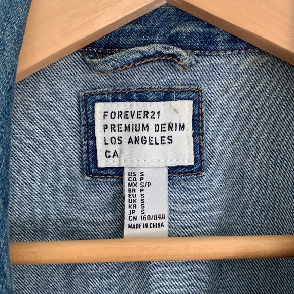 Forever 21 Denim Jacket in Medium Wash - Picture 2 of 3